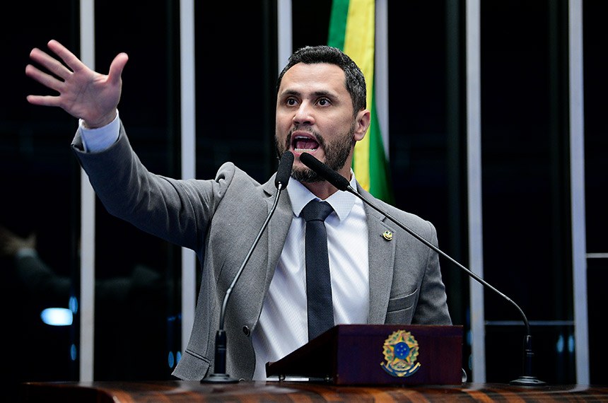 Em discurso, à tribuna, senador Cleitinho (Republicanos-MG).