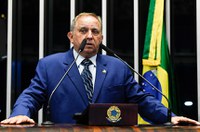 Izalci cobra reajuste salarial de servidores da segurança pública do DF