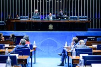 Senado volta a avaliar projeto que obriga oferta de internet nas escolas