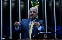 Girão diz que governo trabalha pela retirada de assinaturas da CPI mista