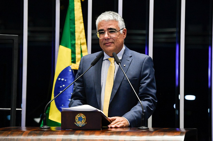 Em discurso, à tribuna, senador Eduardo Girão (Novo-CE).