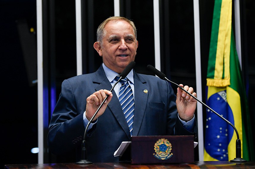 À tribuna, em discurso, senador Izalci Lucas (PSDB-DF).