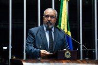 Paim homenageia vítimas do Holocausto e cobra defesa da democracia