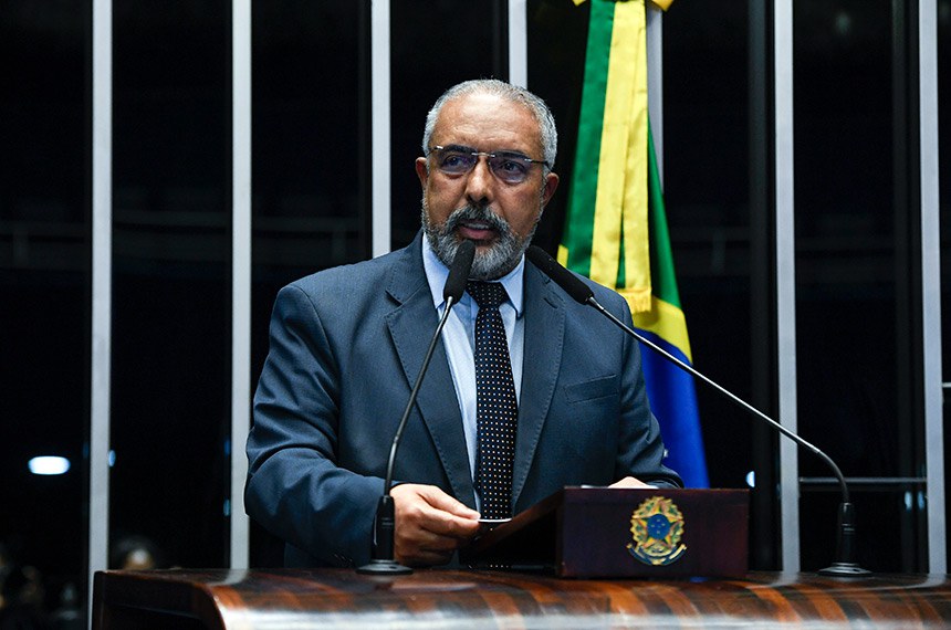 Em discurso, à tribuna, senador Paulo Paim (PT-RS).