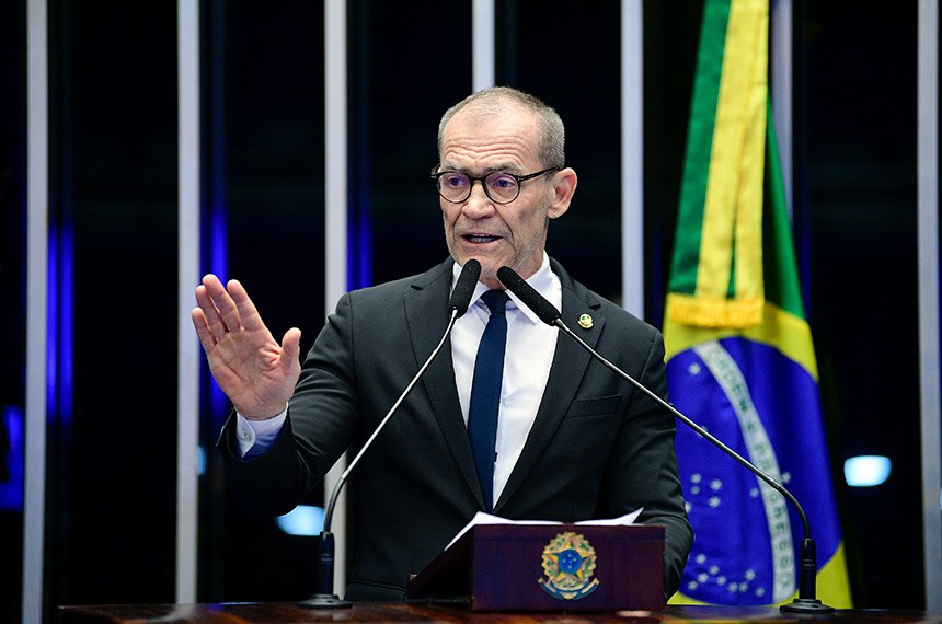 Em discurso, à tribuna, senador Fabiano Contarato (PT-ES).
