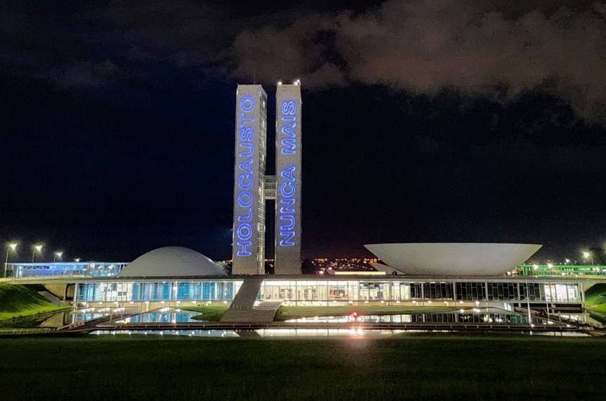 A projeção faz parte de ação da Confederação Israelita do Brasil (Conib) para lembrar o Dia do Holocausto e do Heroísmo (“Yom HaShoá VehaGvurá”, em hebraico).
