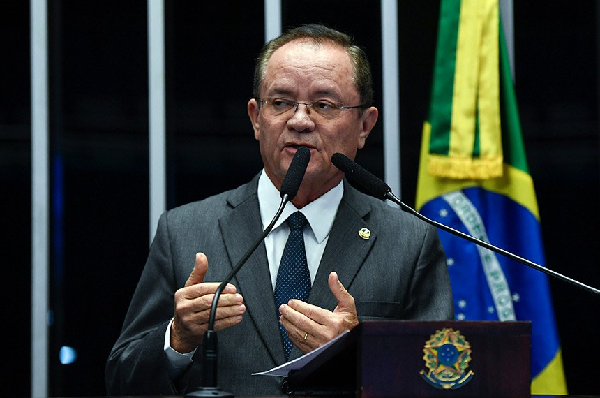 À tribuna, em discurso, senador Zequinha Marinho (PL-PA). 