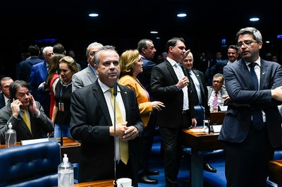 Bancaca:
senador Rogerio Marinho (PL-RN);
senador Jayme Campos (União-MT);
senador Rogerio Marinho (PL-RN), em pronunciamento.
senador Omar Aziz (PSD-AM);
senador Flávio Bolsonaro (PL-RJ);
senador Astronauta Marcos Pontes (PL-SP);
senador Carlos Portinho (PL-RJ)