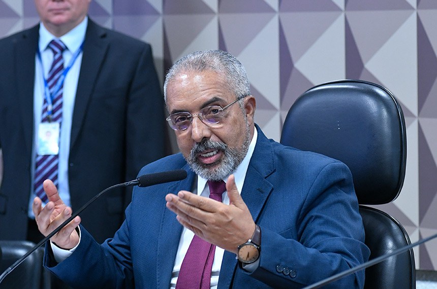 Mesa: 
presidente da CDH, senador Paulo Paim (PT-RS).
