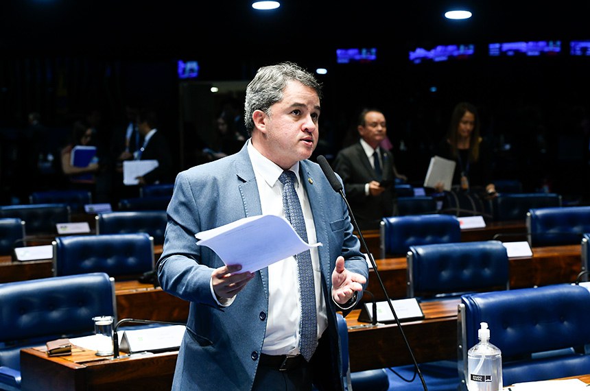 Em pronunciamento, à bancada, senador Efraim Filho (União-PB).