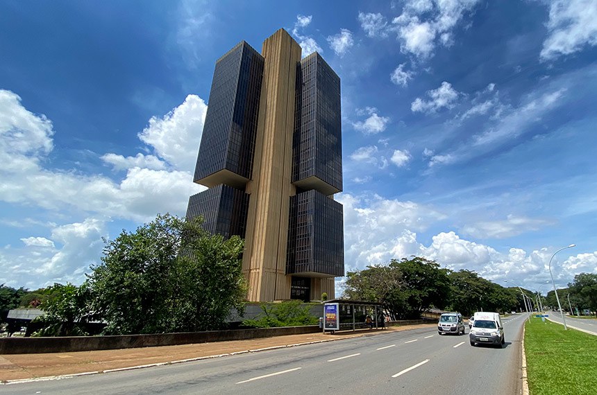 O Banco Central do Brasil é uma autarquia federal integrante do Sistema Financeiro Nacional, sendo vinculado ao Ministério da Economia.