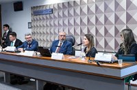 Debatedores divergem sobre regulamentação do uso medicinal da Cannabis