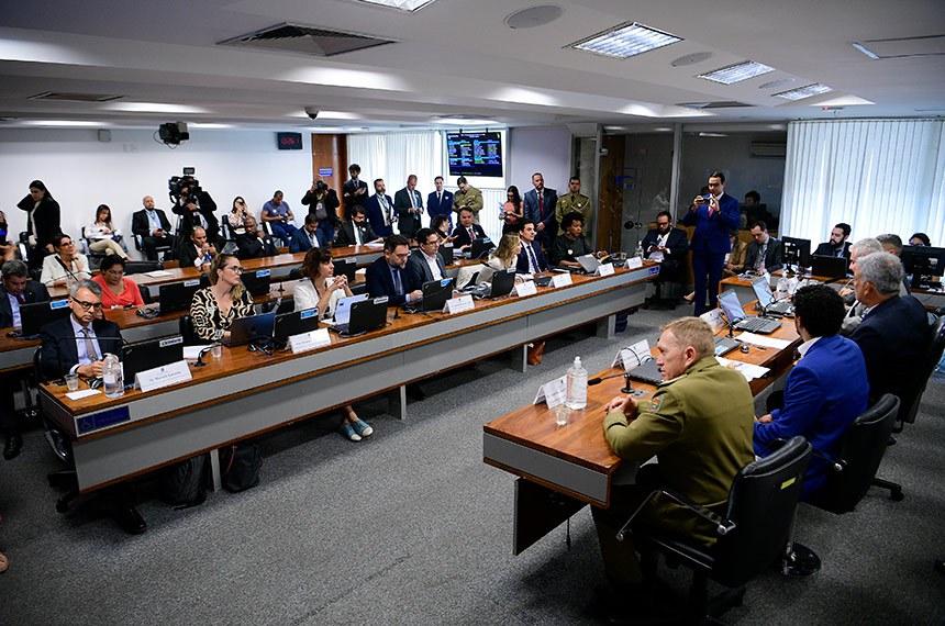 Participantes:
professora Associada da Faculdade de Educação da Universidade de Brasília (UnB), Catarina de Almeida Santos;
diretor de Assuntos Legais e Regulatórios da Associação Brasileira das Emissoras de Rádio e Televisão (Abert), Rodolfo Salema;
secretária de finanças da Confederação Nacional dos Trabalhadores em Educação (CNTE), Rosilene Corrêa;
coordenador geral de juventude da Secretaria de Educação Continuada, Alfabetização de Jovens e Adultos, Diversidade e Inclusão (Secadi) e coordenador do GT interministerial de enfrentamento à violência nas escolas, Yann Evanovick;
procurador de Justiça do Ministério Público do Estado do Acre, Sammy Barbosa Lopes;
líder de Políticas Públicas da Meta para Integridade, Mônica Steffen Guise;
diretor de Relações Governamentais e Políticas Públicas do Google Brasil, Marcelo Lacerda.