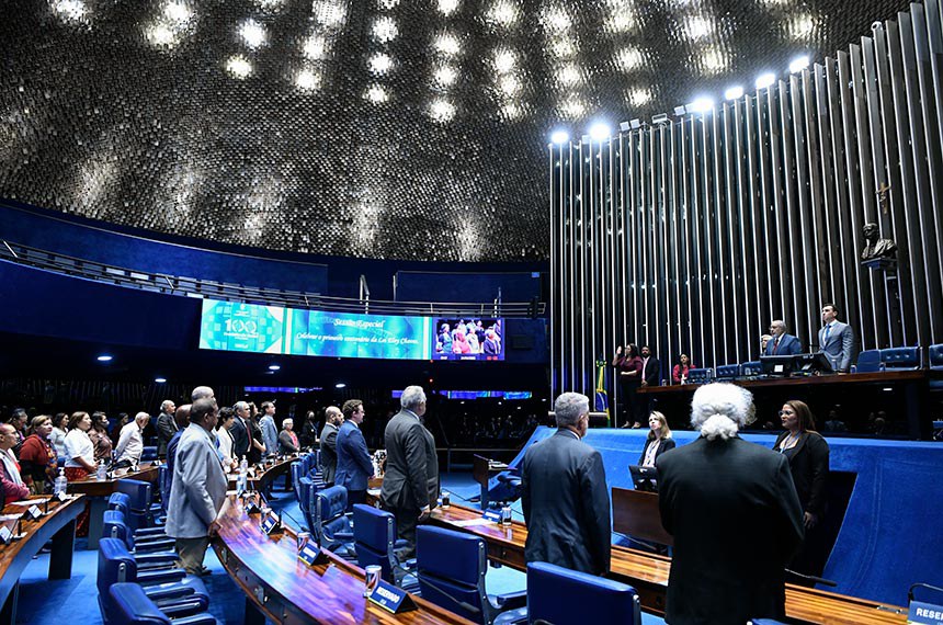 Mesa:
presidente e requerente desta sessão especial, senador Paulo Paim (PT-RS);
assessor técnico-legislativo, Victor Mackay Dubugras.