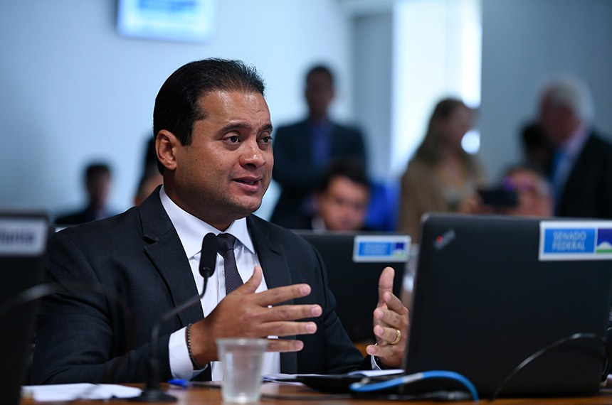 Em pronunciamento, à bancada, senador Weverton (PDT-MA).