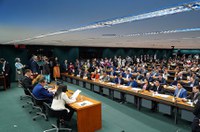 Comissão de Orçamento aprova recursos para o piso da enfermagem