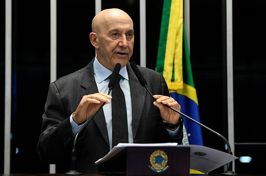 Em discurso, à tribuna, ssenador Confúcio Moura (MDB-RO).