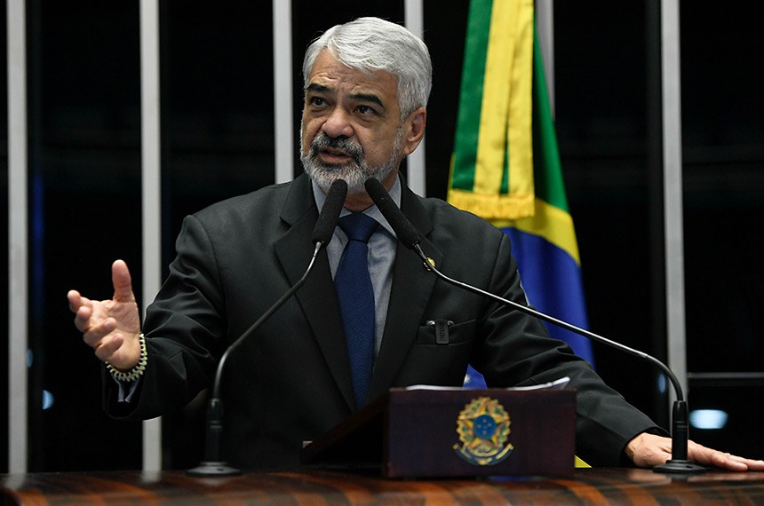 Em discurso, à tribuna, senador Humberto Costa (PT-PE).