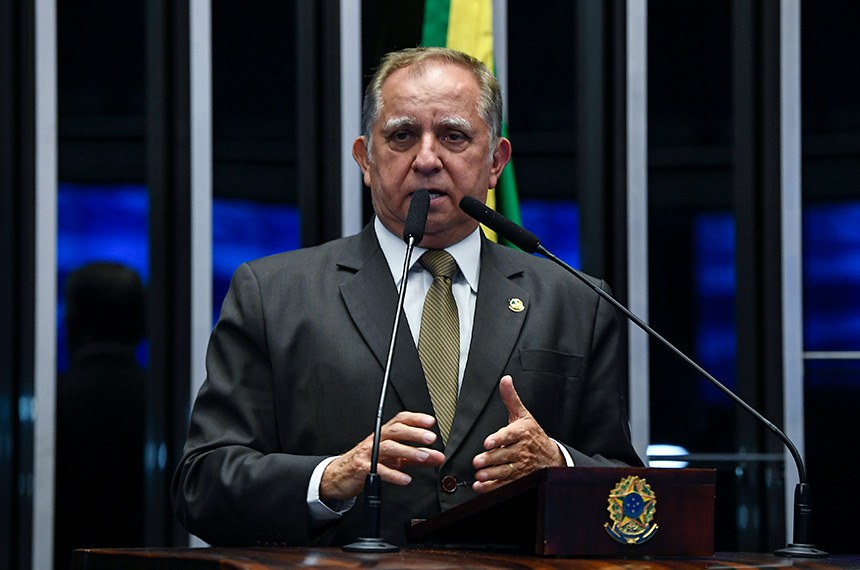 À tribuna, em discurso, senador Izalci Lucas (PSDB-DF).
