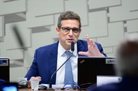 Presidente do BC nega viés político e defende taxa básica de juros