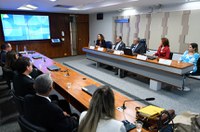 Em comissão, governo anuncia R$ 1,6 bi para medicamentos contra hemofilia