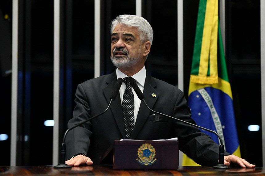 Em pronunciamento, á tribuna, senador Humberto Costa (PT-PE).