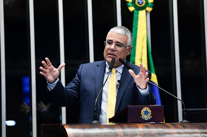 Em discurso, à tribuna, senador Eduardo Girão (Novo-CE).