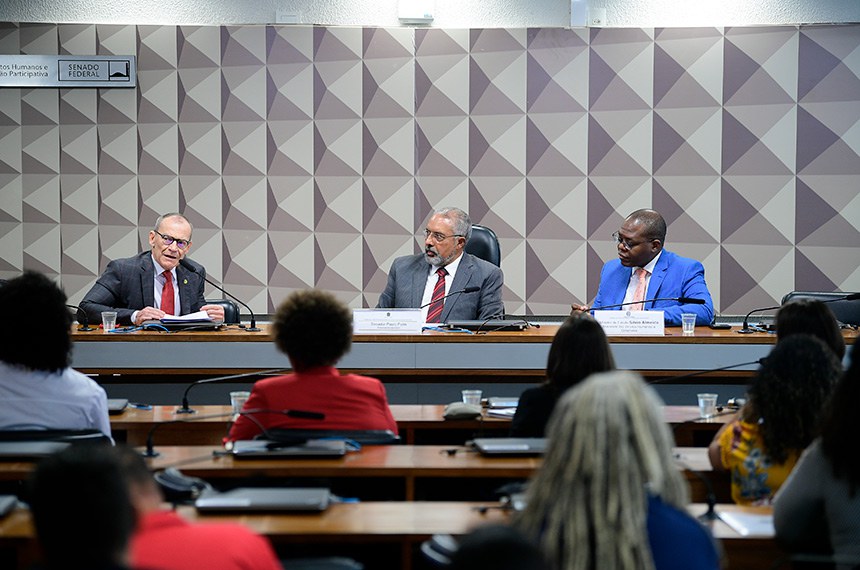 Mesa: senador Fabiano Contarato (PT-ES);
presidente da CDH, senador Paulo Paim (PT-RS);
ministro de Estado dos Direitos Humanos e Cidadania, Silvio Almeida.