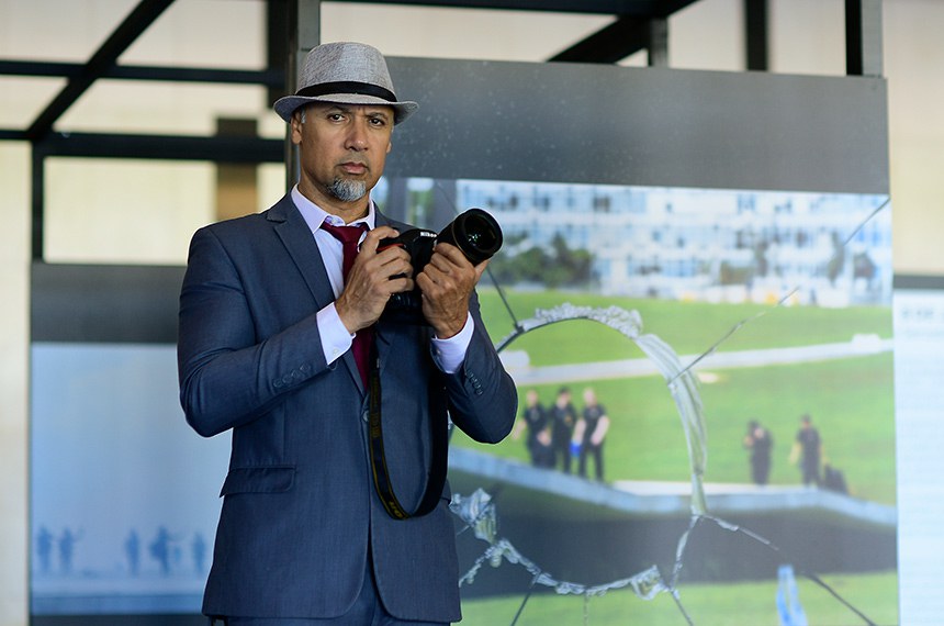 Na imagem, autor da fotografia em destaque, fotógrafo da Agência Senado, Edilson Rodrigues.