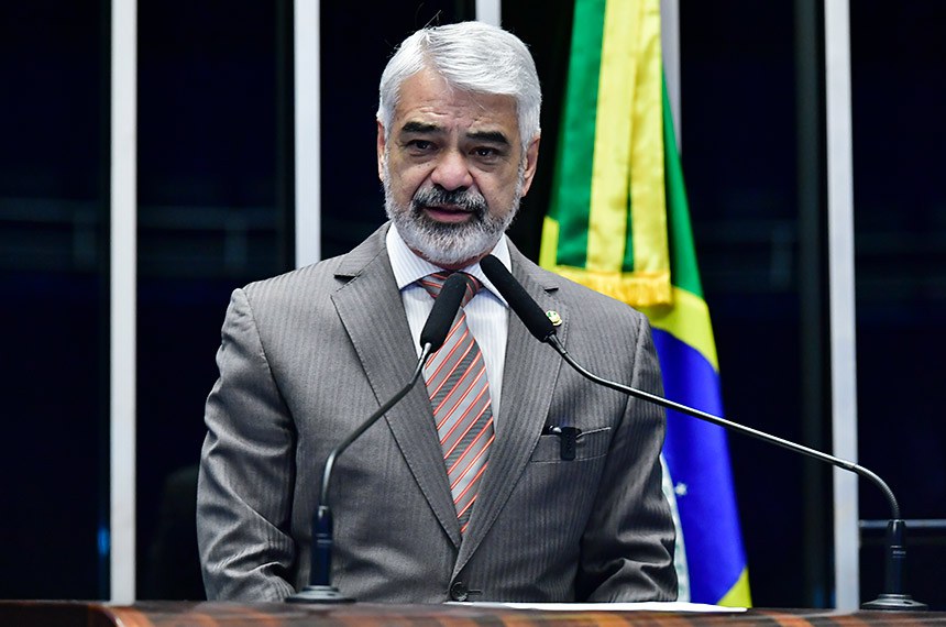 À tribuna, em discurso, senador Humberto Costa (PT-PE). 