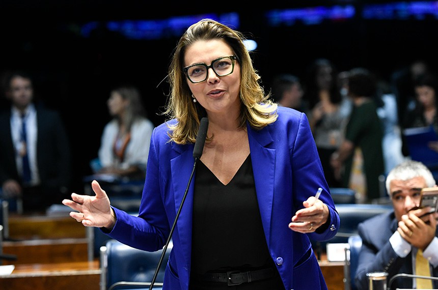 Em pronunciamento, à bancada, senadora Leila Barros (PDT-DF).