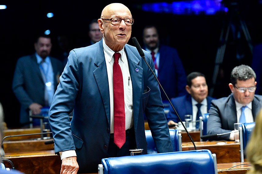 Em pronunciamento, à bancada, senador Esperidião Amin (PP-SC).