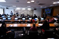 CAS aprova instalação de painéis antidrogas em frente a cada escola pública