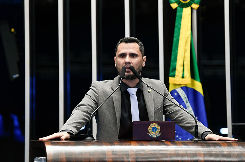 Em discurso, à tribuna, senador Cleitinho (Republicanos-MG).