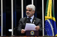 Humberto pede rigor na apuração das fraudes no Conecte SUS por Bolsonaro