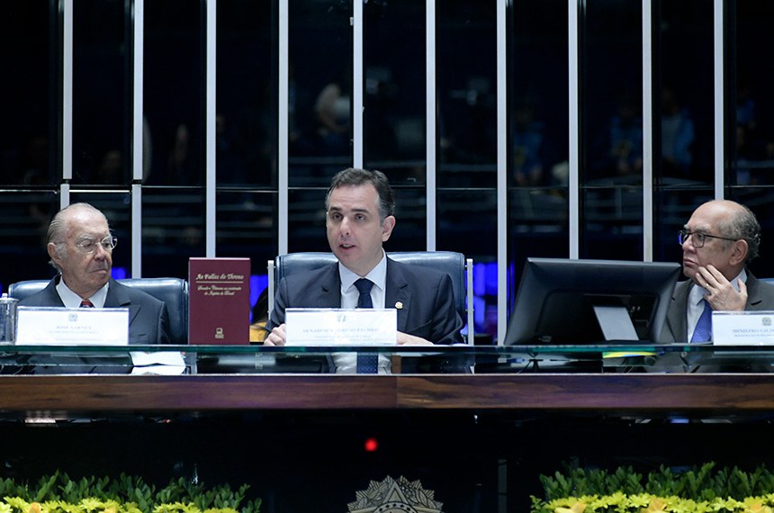 Mesa:
ex-presidente da República Federativa do Brasil, José Sarney;
presidente do Senado Federal, senador Rodrigo Pacheco (PSD-MG);
ministro do Supremo Tribunal Federal (STF), Gilmar Mendes.