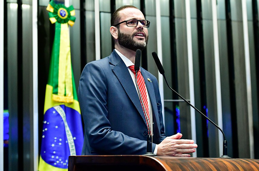 Em discurso, à tribuna, senador Jorge Seif (PL-SC). 