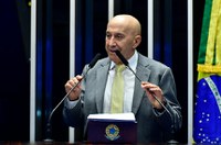 Confúcio Moura destaca importância da educação e do combate à fome  no país