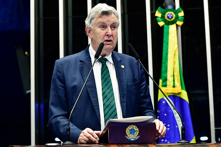 Em discurso, à tribuna, senador Luis Carlos Heinze (PP-RS).