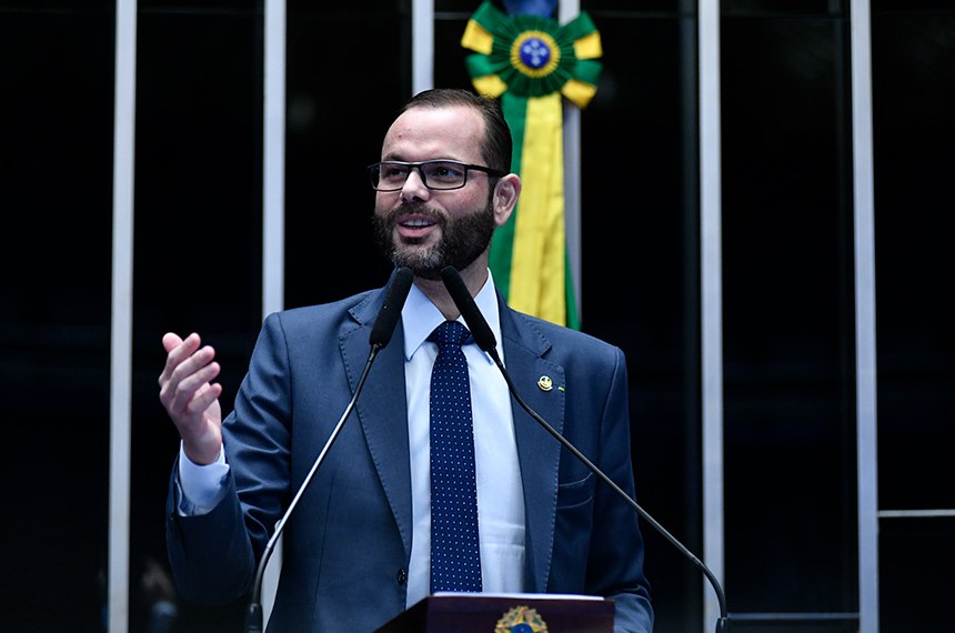 Em discurso, à tribuna, senador Jorge Seif (PL-SC).