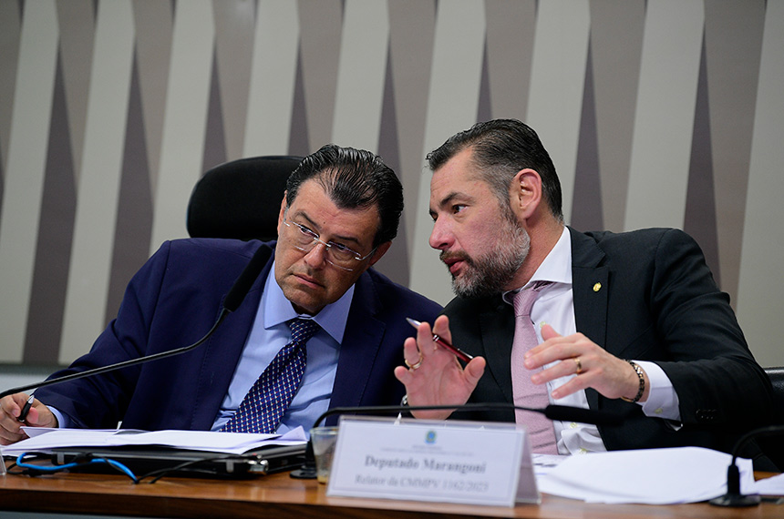 O presidente da comissão, senador Eduardo Braga, e o relator, deputado Marangoni - Foto: Pedro França/Agência Senado