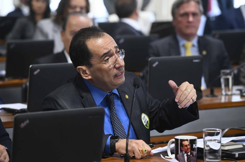 Em pronunciamento, à bancada, senador Jorge Kajuru (Cidadania-GO).