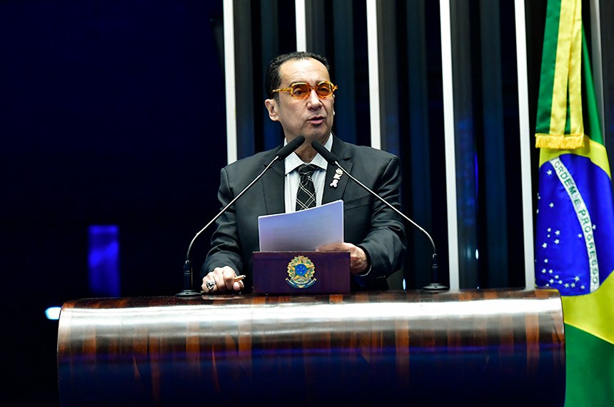 À tribuna, em discurso, senador Jorge Kajuru (PSB-GO).