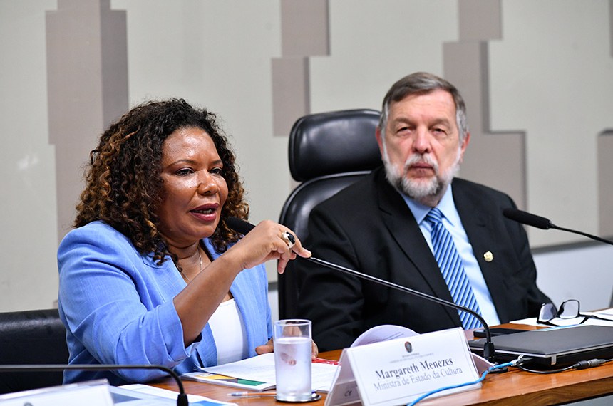 Mesa: 
ministra de Estado da Cultura, Margareth Menezes; 
presidente da CE, senador Flávio Arns (PSB-PR).