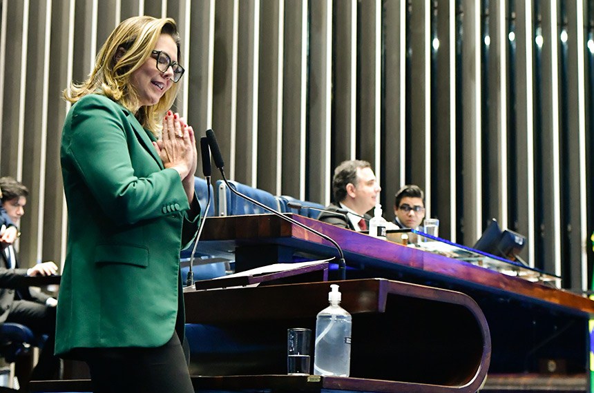 Em discurso, à tribuna, senadora Leila Barros (PDT-DF).