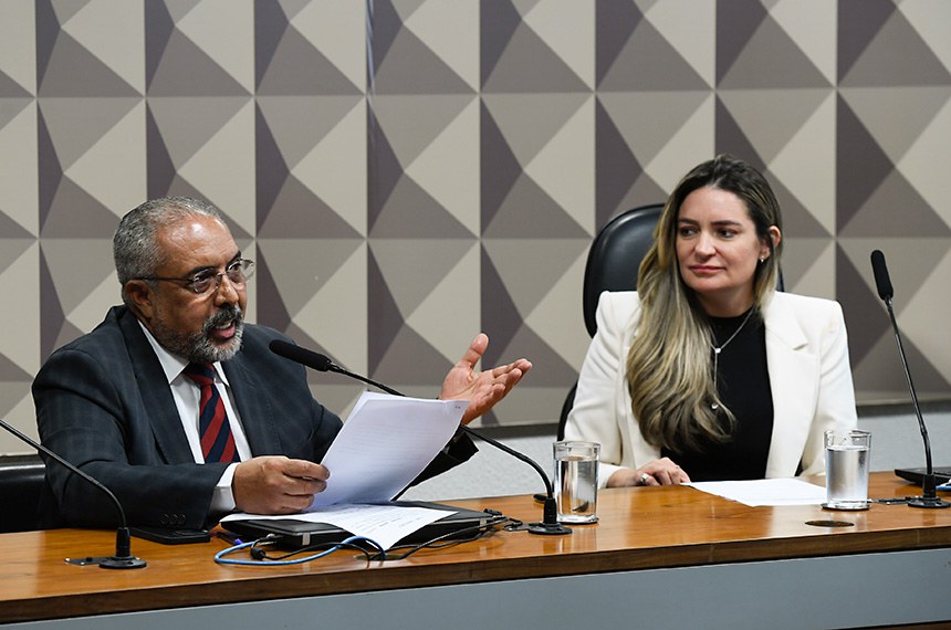 À mesa:
autor do requerimento 37/2023 - CDH, senador Paulo Paim (PT-RS);
presidente eventual da CDH, senadora Augusta Brito (PT-CE).