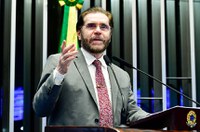 Plínio Valério acusa ONGs de espalhar notícias falsas sobre questões ambientais