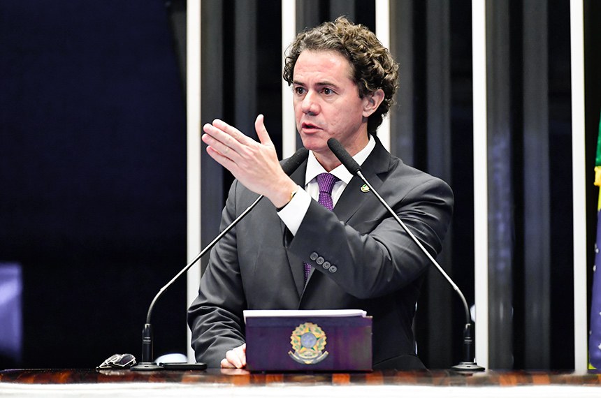 Em discurso, à tribuna, senador Veneziano Vital do Rêgo (MDB-PB).