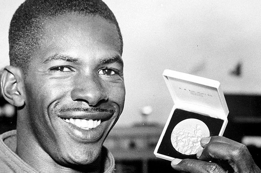 O ex-atleta entrou para o livro dos Herois da Pátria .