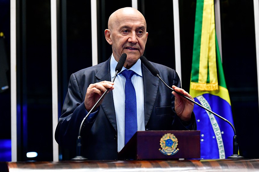 Em discurso, à tribuna, senador Confúcio Moura (MDB-RO).